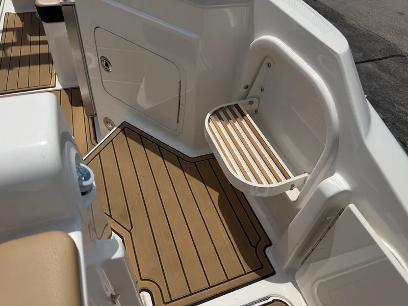 Slide: The Image of Sea Ray SDX 290 Outboard 2024 - 36