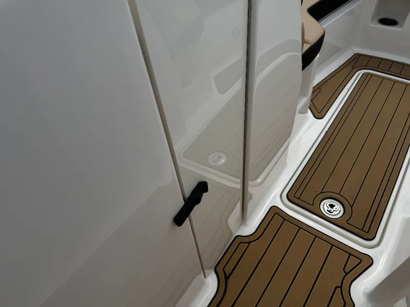Slide: The Image of Sea Ray SDX 290 Outboard 2024 - 78