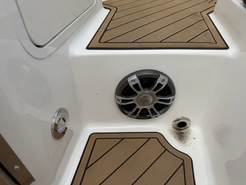 Slide: The Image of Sea Ray SDX 290 Outboard 2024 - 49