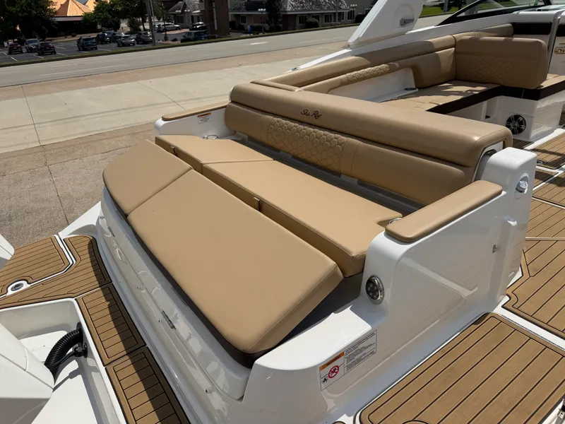 Slide: The Image of Sea Ray SDX 290 Outboard 2024 - 35