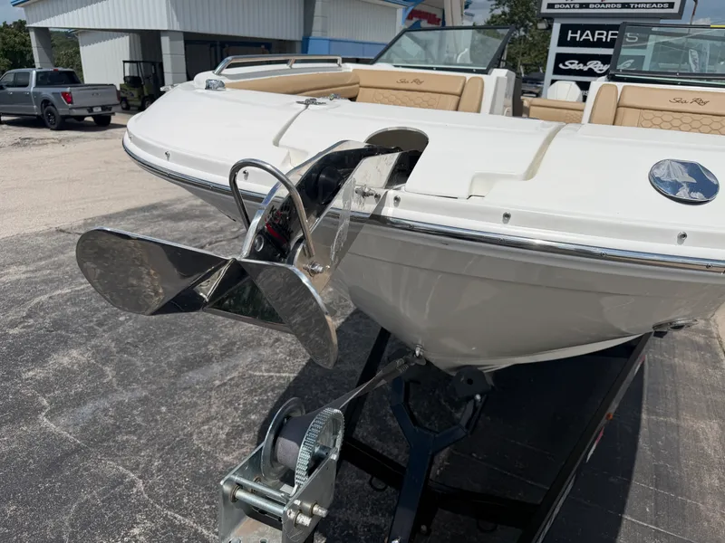 Slide: The Image of Sea Ray SDX 290 Outboard 2024 - 19