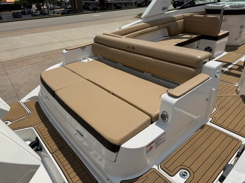 Slide: The Image of Sea Ray SDX 290 Outboard 2024 - 30