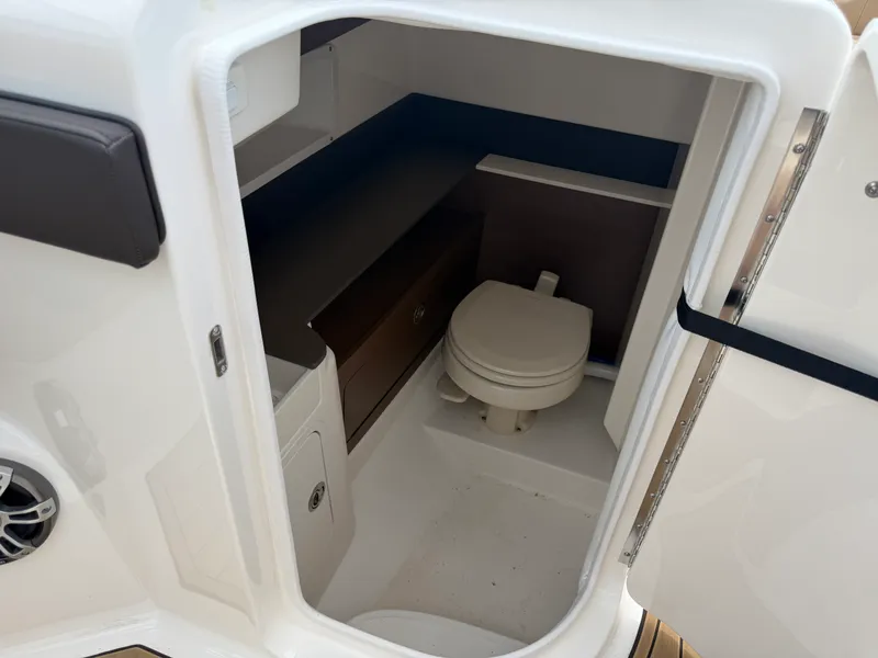 Slide: The Image of Sea Ray SDX 290 Outboard 2024 - 60