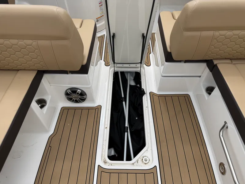 Slide: The Image of Sea Ray SDX 290 Outboard 2024 - 55