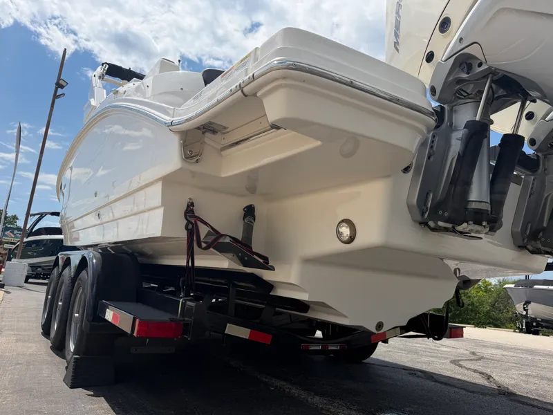 Slide: The Image of Sea Ray SDX 290 Outboard 2024 - 23