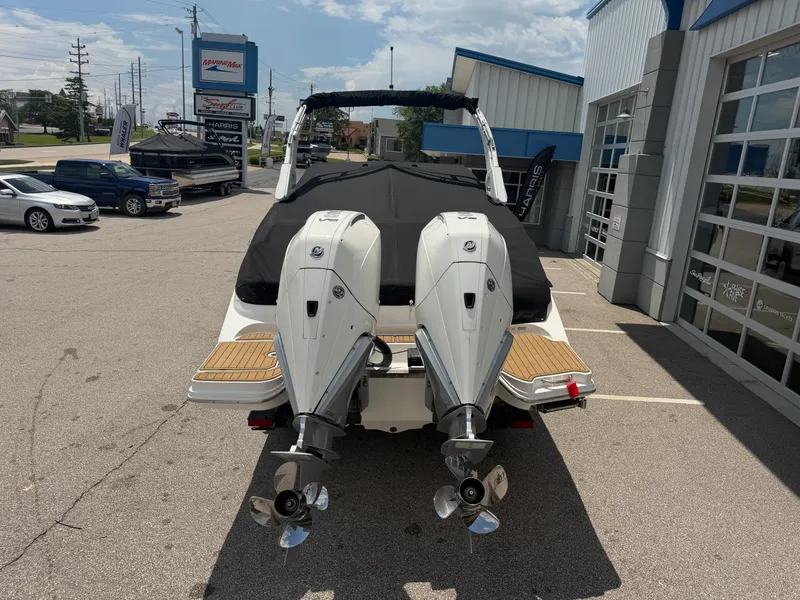 Slide: The Image of Sea Ray SDX 290 Outboard 2024 - 5