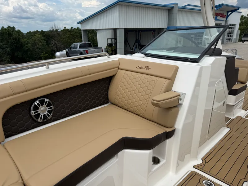 Slide: The Image of Sea Ray SDX 290 Outboard 2024 - 81