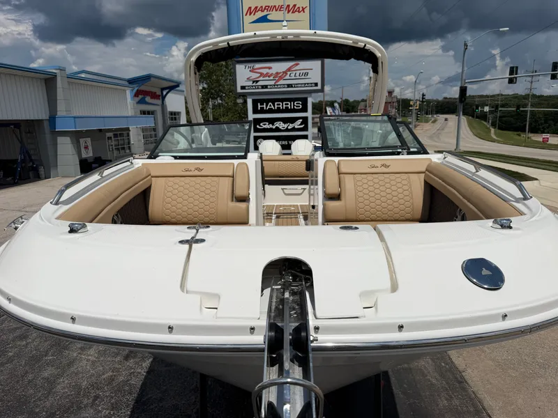 Slide: The Image of Sea Ray SDX 290 Outboard 2024 - 18