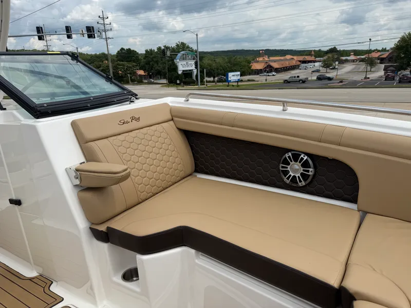 Slide: The Image of Sea Ray SDX 290 Outboard 2024 - 80