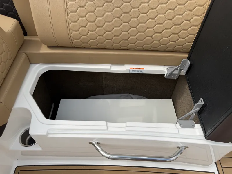 Slide: The Image of Sea Ray SDX 290 Outboard 2024 - 67
