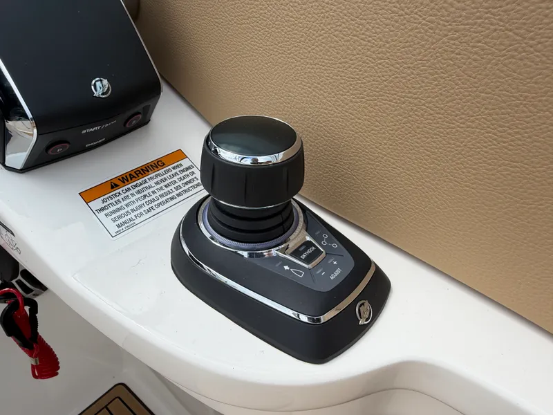 Slide: The Image of Sea Ray SDX 290 Outboard 2024 - 73