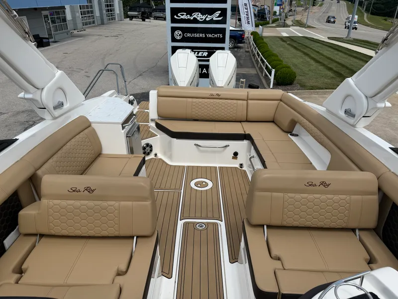 Slide: The Image of Sea Ray SDX 290 Outboard 2024 - 41