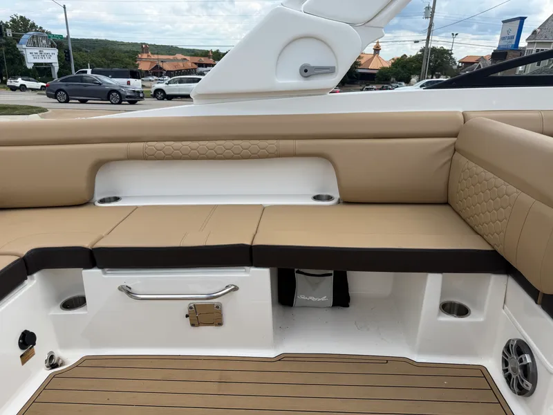 Slide: The Image of Sea Ray SDX 290 Outboard 2024 - 45