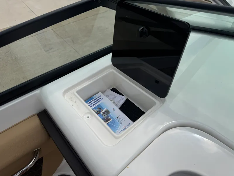 Slide: The Image of Sea Ray SDX 290 Outboard 2024 - 59