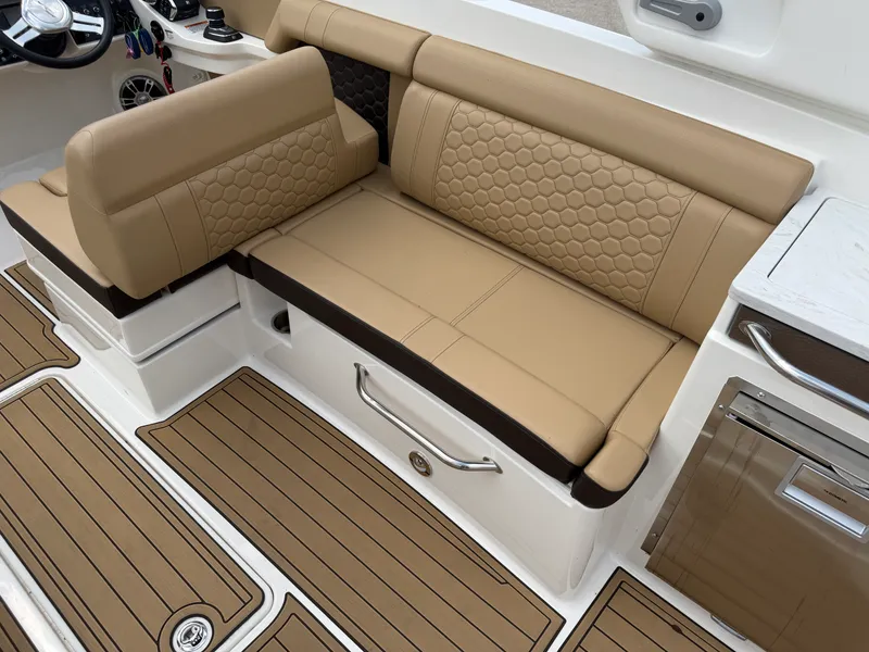 Slide: The Image of Sea Ray SDX 290 Outboard 2024 - 47