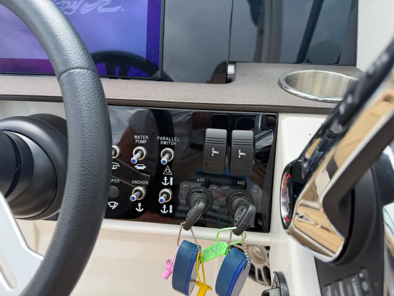 Slide: The Image of Sea Ray SDX 290 Outboard 2024 - 72