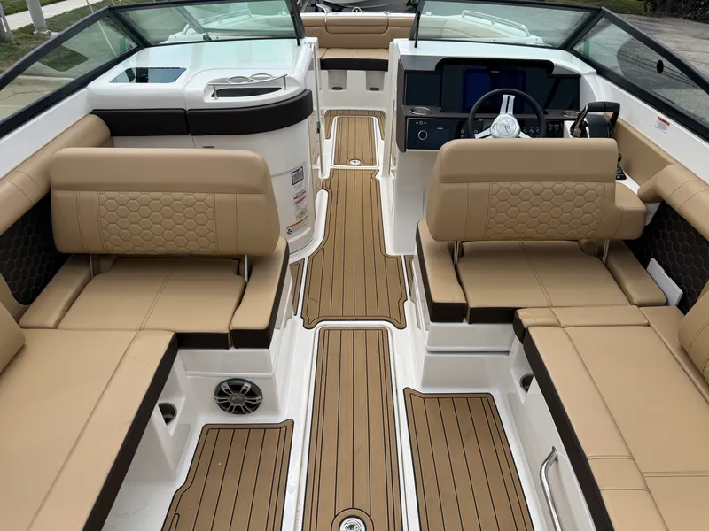 Slide: The Image of Sea Ray SDX 290 Outboard 2024 - 53