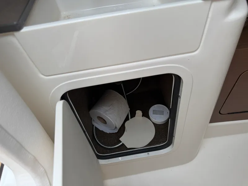 Slide: The Image of Sea Ray SDX 290 Outboard 2024 - 63