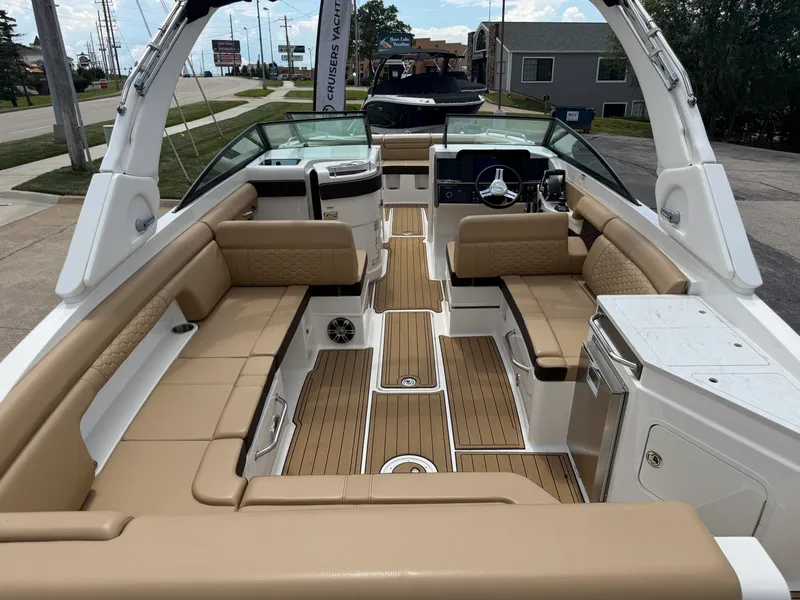 Slide: The Image of Sea Ray SDX 290 Outboard 2024 - 40