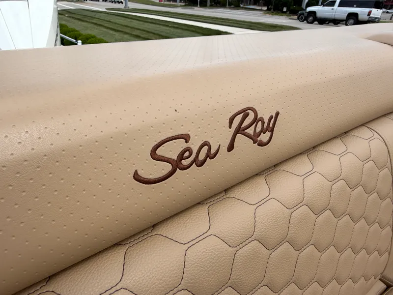 Slide: The Image of Sea Ray SDX 290 Outboard 2024 - 44