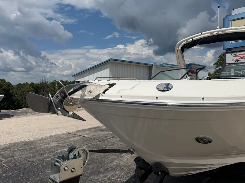 Slide: The Image of Sea Ray SDX 290 Outboard 2024 - 20