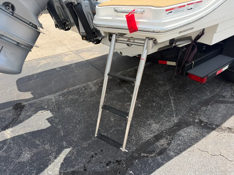 Slide: The Image of Sea Ray SDX 290 Outboard 2024 - 28