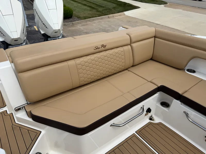 Slide: The Image of Sea Ray SDX 290 Outboard 2024 - 43