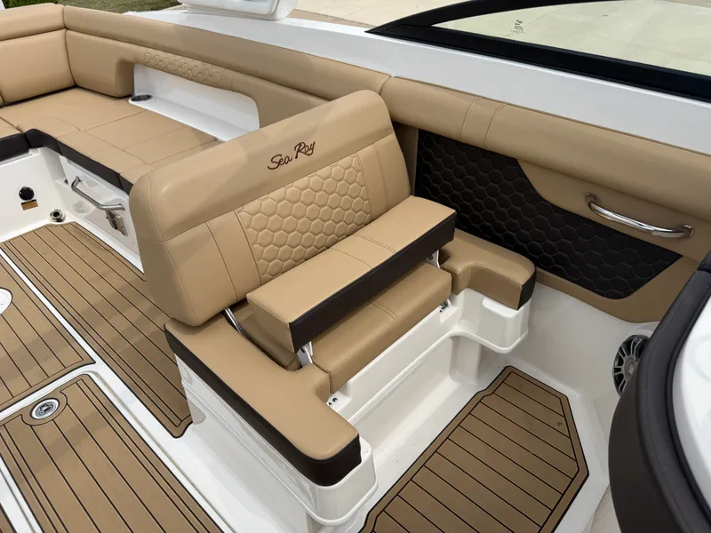 Slide: The Image of Sea Ray SDX 290 Outboard 2024 - 57