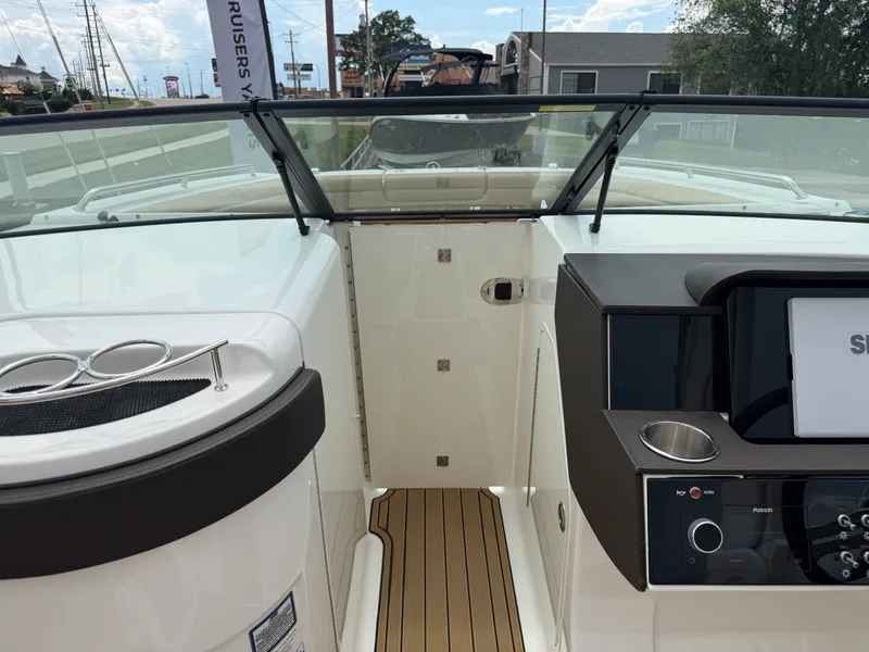 Slide: The Image of Sea Ray SDX 290 Outboard 2024 - 76