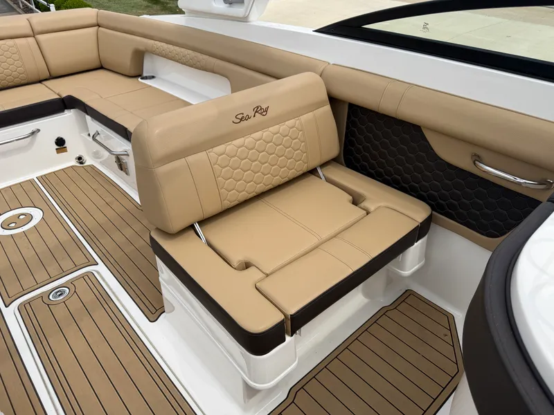 Slide: The Image of Sea Ray SDX 290 Outboard 2024 - 56