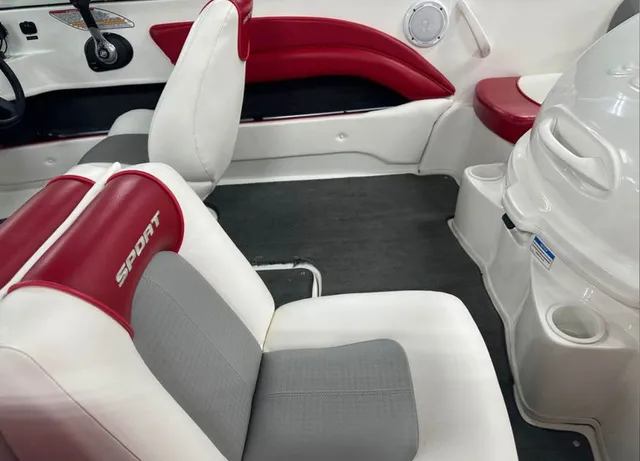 Slide: The Image of Sea Ray 175 BR 2011 - 15