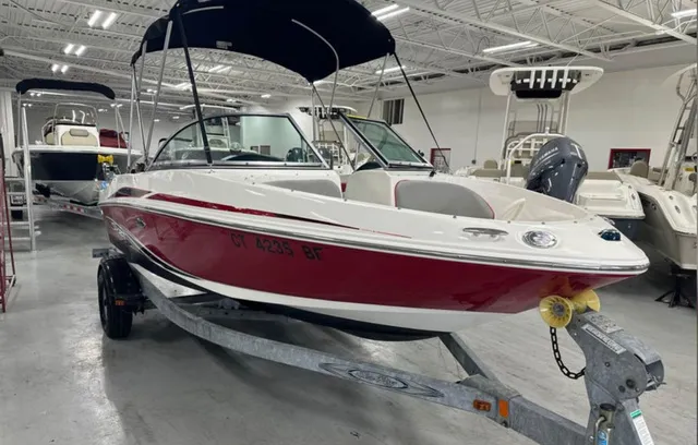 Slide: The Image of Sea Ray 175 BR 2011 - 2