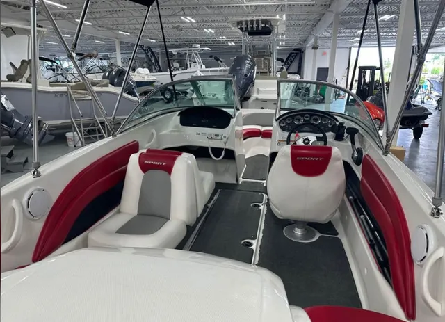 Slide: The Image of Sea Ray 175 BR 2011 - 12