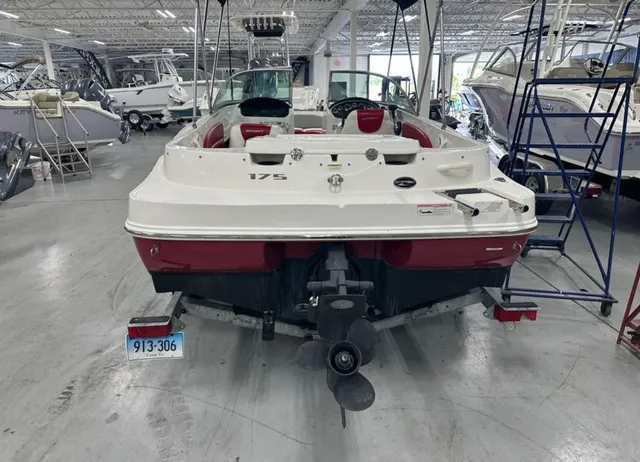 Slide: The Image of Sea Ray 175 BR 2011 - 19