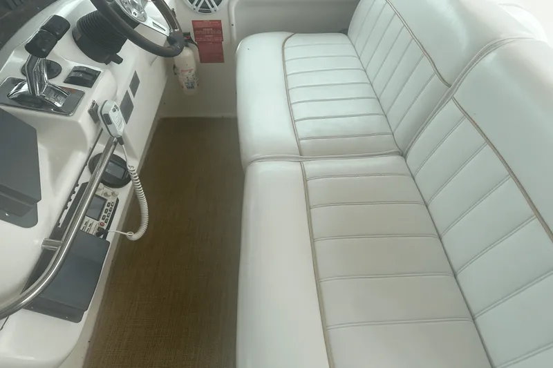 Slide: The Image of Sea Ray 330 SUNDANCER 1996 - 18