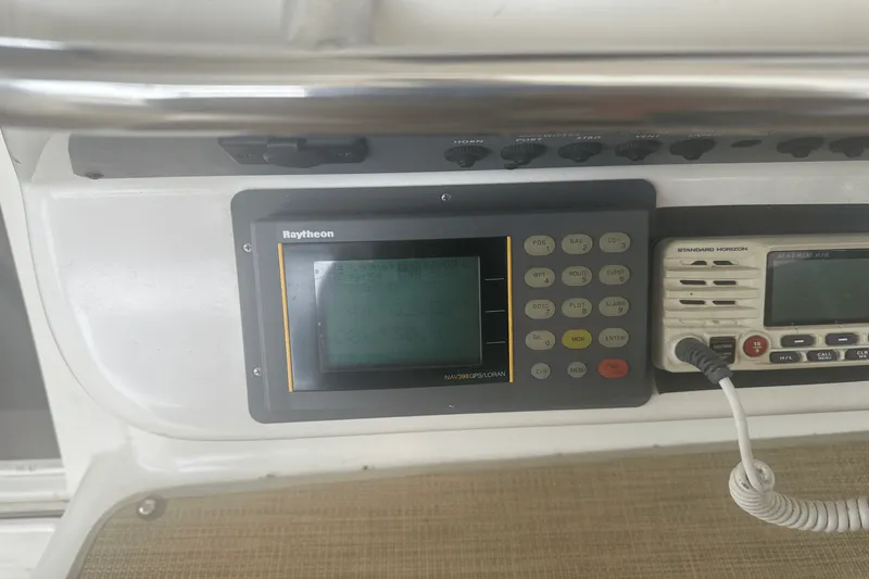 Slide: The Image of Sea Ray 330 SUNDANCER 1996 - 25