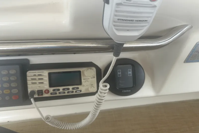 Slide: The Image of Sea Ray 330 SUNDANCER 1996 - 26