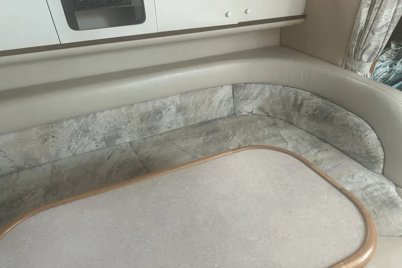 Slide: The Image of Sea Ray 330 SUNDANCER 1996 - 36