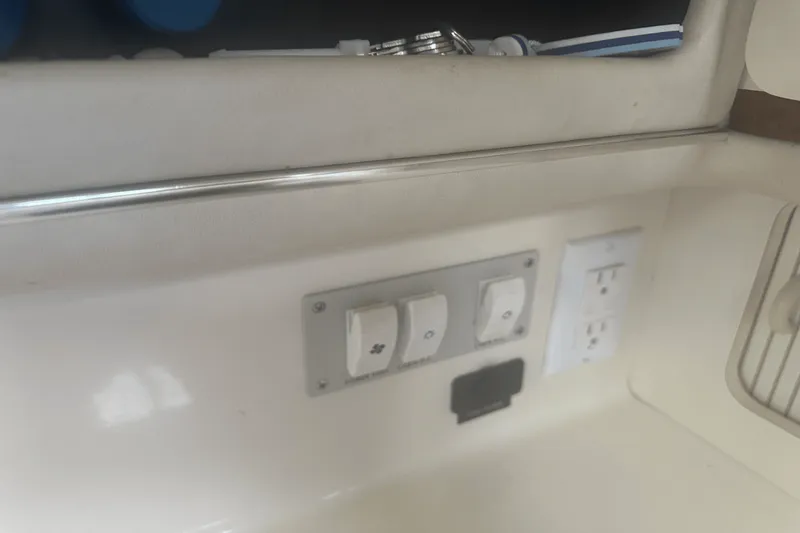 Slide: The Image of Sea Ray 330 SUNDANCER 1996 - 42