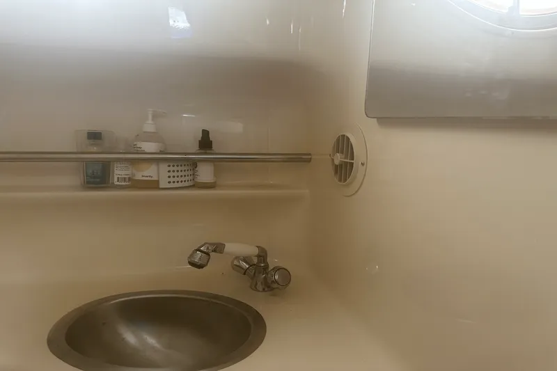 Slide: The Image of Sea Ray 330 SUNDANCER 1996 - 44