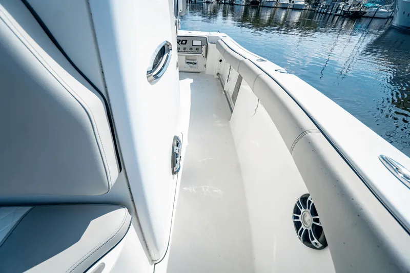 Slide: The Image of Sea Pro 239 CC 2018 - 30