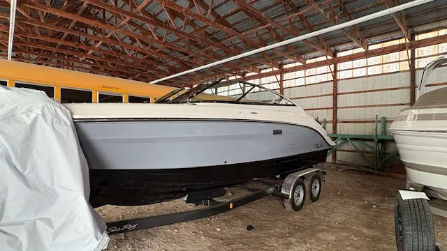 Slide: The Image of Sea Ray SLX 260 2025 - 8