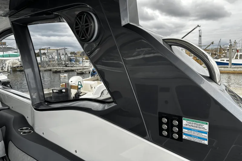 Slide: The Image of Galeon 375 GTO 2024 - 15