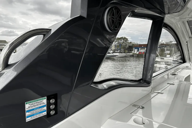 Slide: The Image of Galeon 375 GTO 2024 - 16