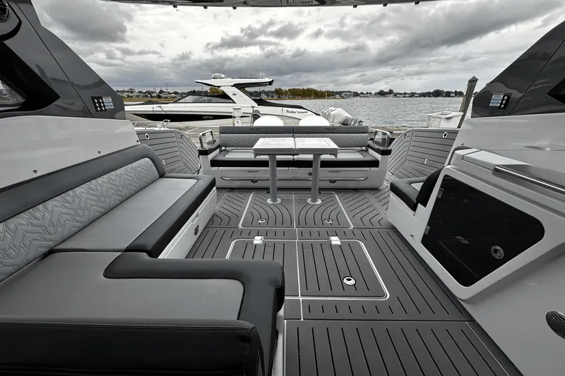 Slide: The Image of Galeon 375 GTO 2024 - 17