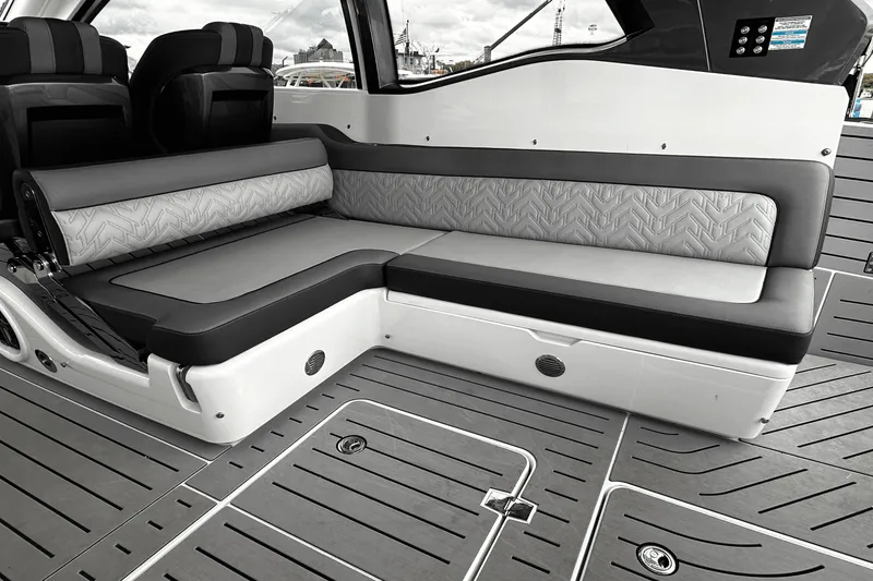 Slide: The Image of Galeon 375 GTO 2024 - 18