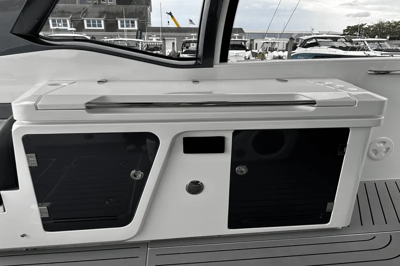 Slide: The Image of Galeon 375 GTO 2024 - 19