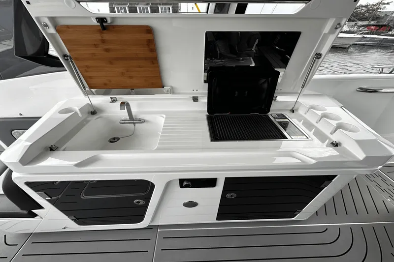 Slide: The Image of Galeon 375 GTO 2024 - 20