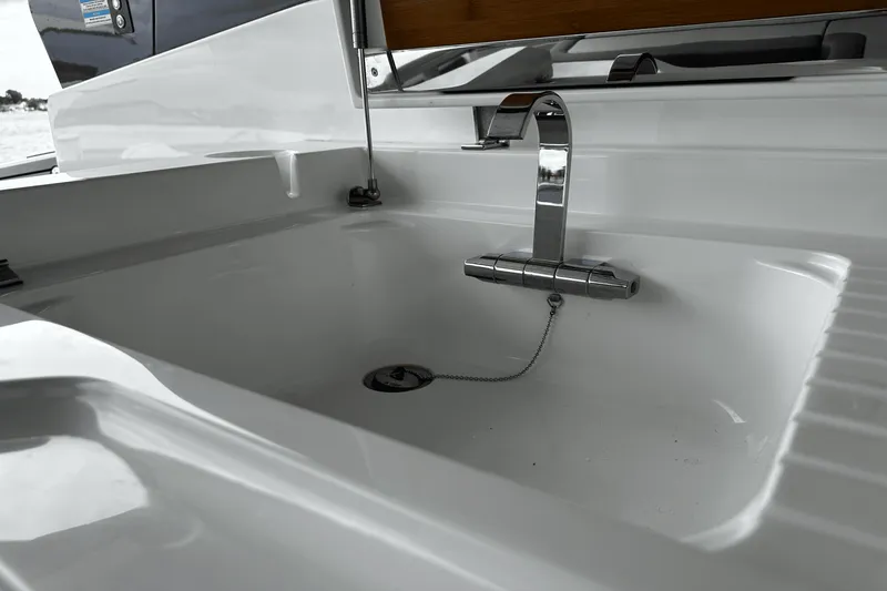 Slide: The Image of Galeon 375 GTO 2024 - 22