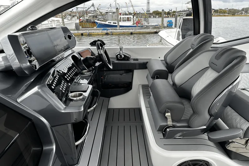 Slide: The Image of Galeon 375 GTO 2024 - 24